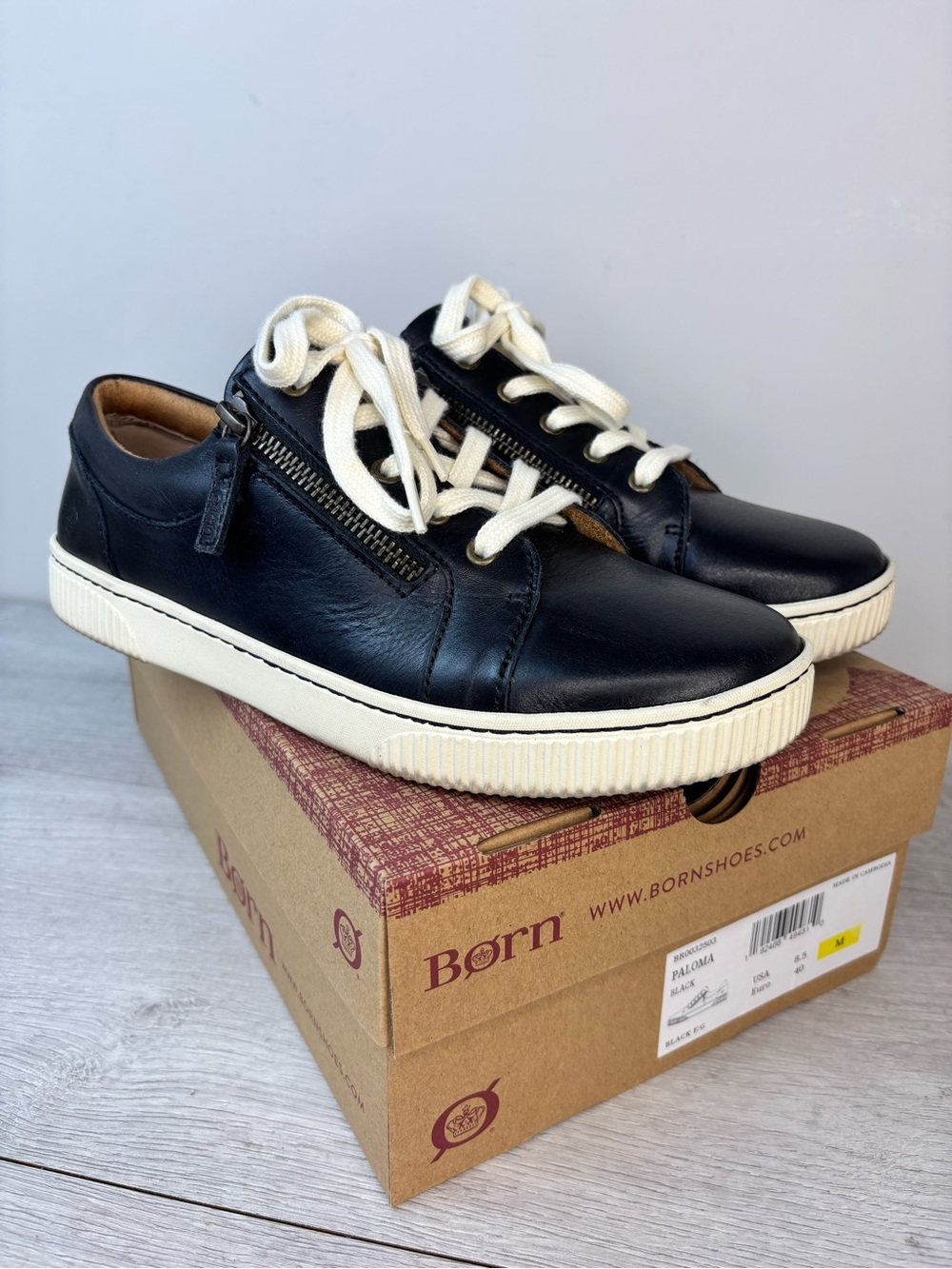 Born Paloma Black Leather Sneakers Size 8.5 Side Zip Lace-Up Comfort Shoes